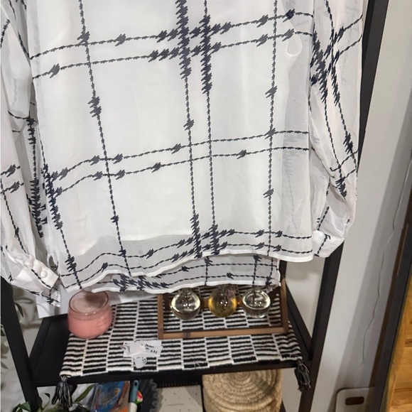 Halogen Black and White Checkered Blouse see threw top with a tank top size xs - Picture 5 of 10